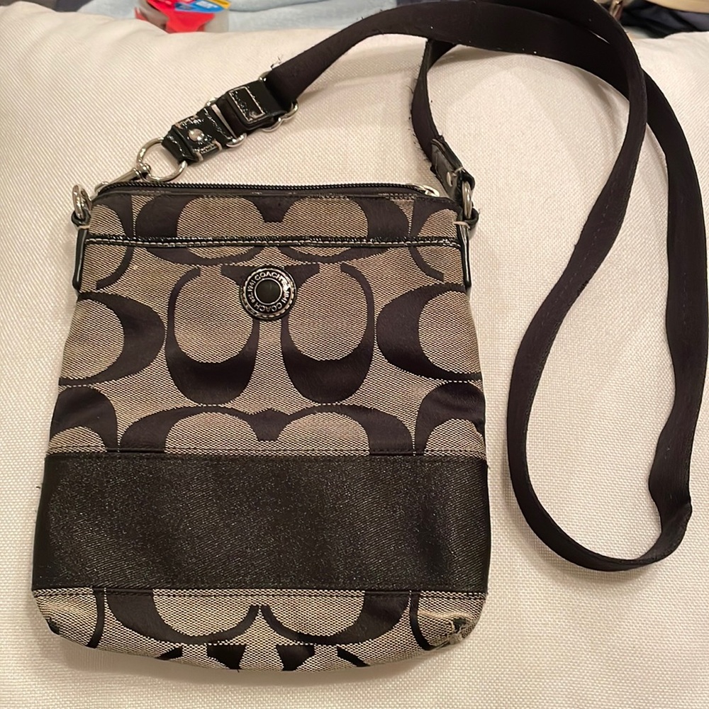 Coach black signature print cross body bag - pre owned used condition